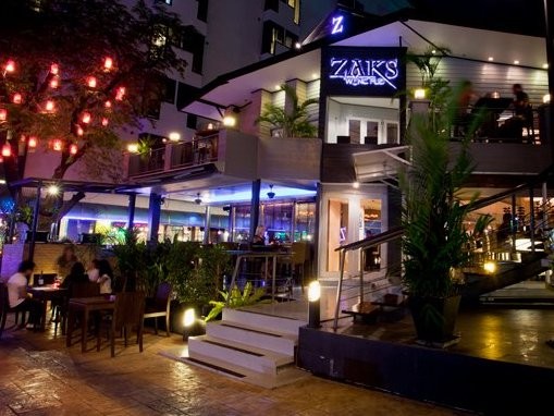 Zaks Wine Pub bangkok Italian Pizza