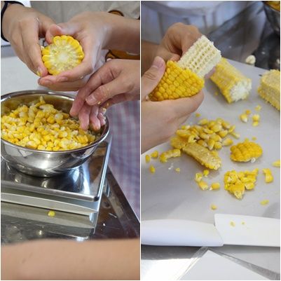 とうもろこし実をほぐす