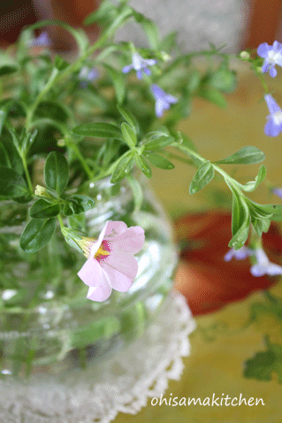 8月8日テーブルの花
