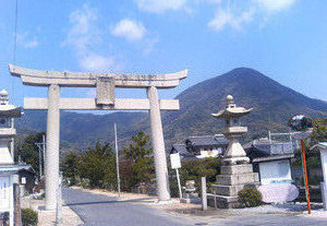 長尾八幡宮と嵩山