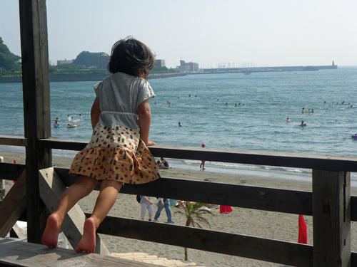 逗子海岸で海の家