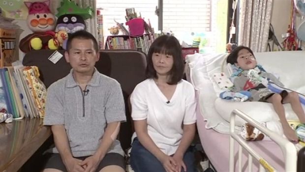 両親「人工呼吸器付の我が子を普通の小学校に入れたい。特別支援学級は嫌。」 教育委員会を提訴