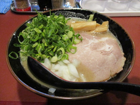 16 ら~めん 豚鬼 ネギ豚骨