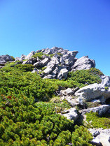 仙丈ケ岳に向かう登山道(岩壁)