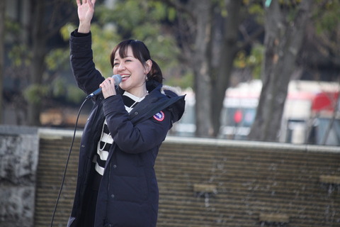 普天間かおりさん01
