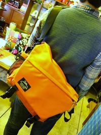 MESSENGER BAG *