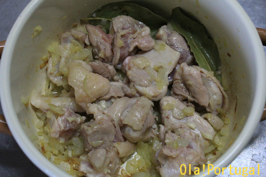 ポルトガル料理:Caril de Coco com galinha (チキンカレー)