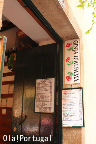 リスボンの下町アルファマの大衆酒場 Ginja d'Alfama