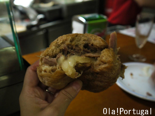 セーラ・ダ・エストレーラ・チーズ入りの豚肉サンド