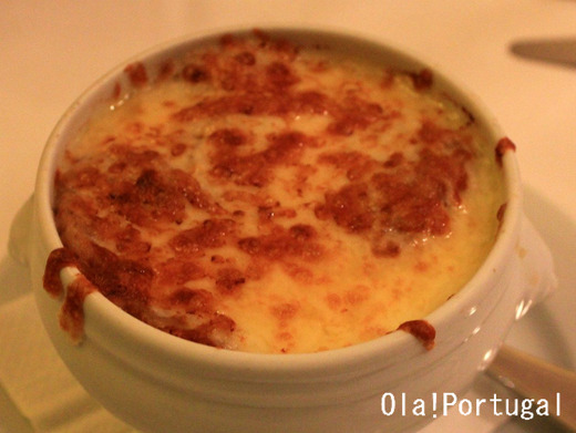 ポルトガル料理:Sopa de cebola com queijo (玉ねぎのスープ)