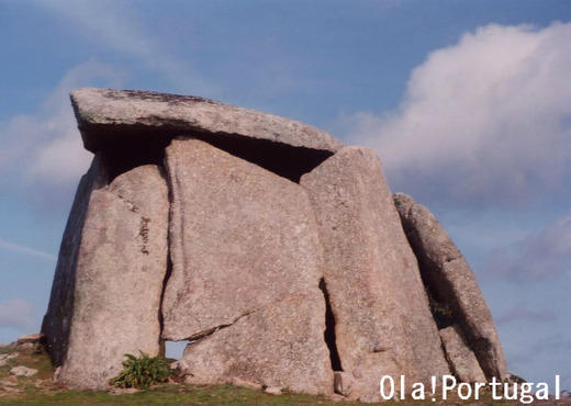 エヴォラのDolmen of Zambujeiro に続く2番目の大きさを誇る