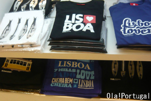 リスボン土産:リスボンTシャツ(リスボン空港の免税店にて)