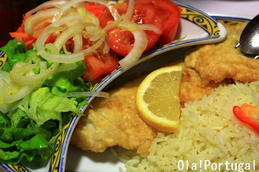 ポルトガル料理:Filetes de Pescada c Arroz e Salada