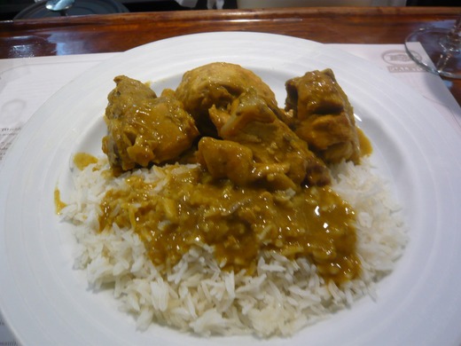 ポルトガル料理:チキンカレー