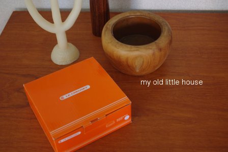 08100
