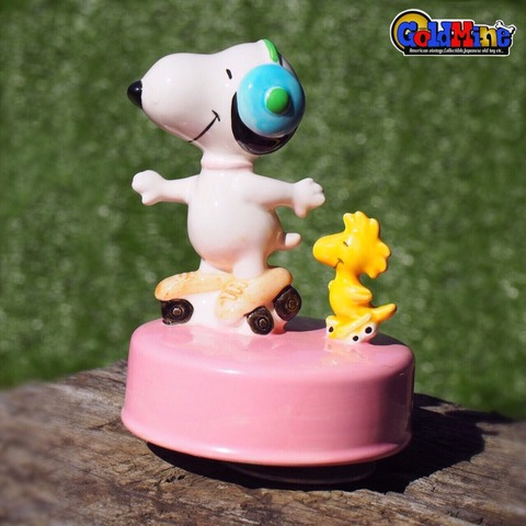 ローラースケートの陶器製オルゴール 1982 : The Old Snoopy Collection