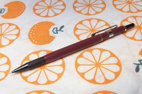 三菱　ハイピッチホルダー　えんじ色 三菱鉛筆「ハイピッチホルダー ユニカラー」レビュー : テーゲー