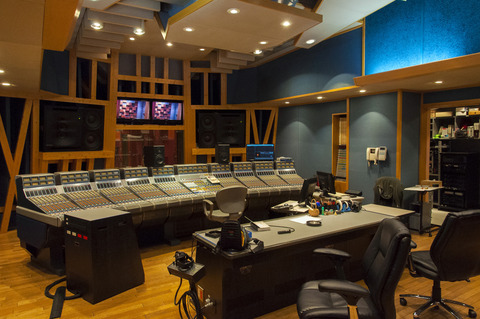 Control_Room_at_Crescente_Studio