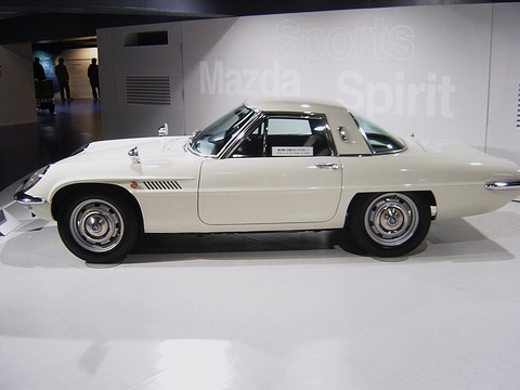 800px-Mazda_cosmo_sport-02