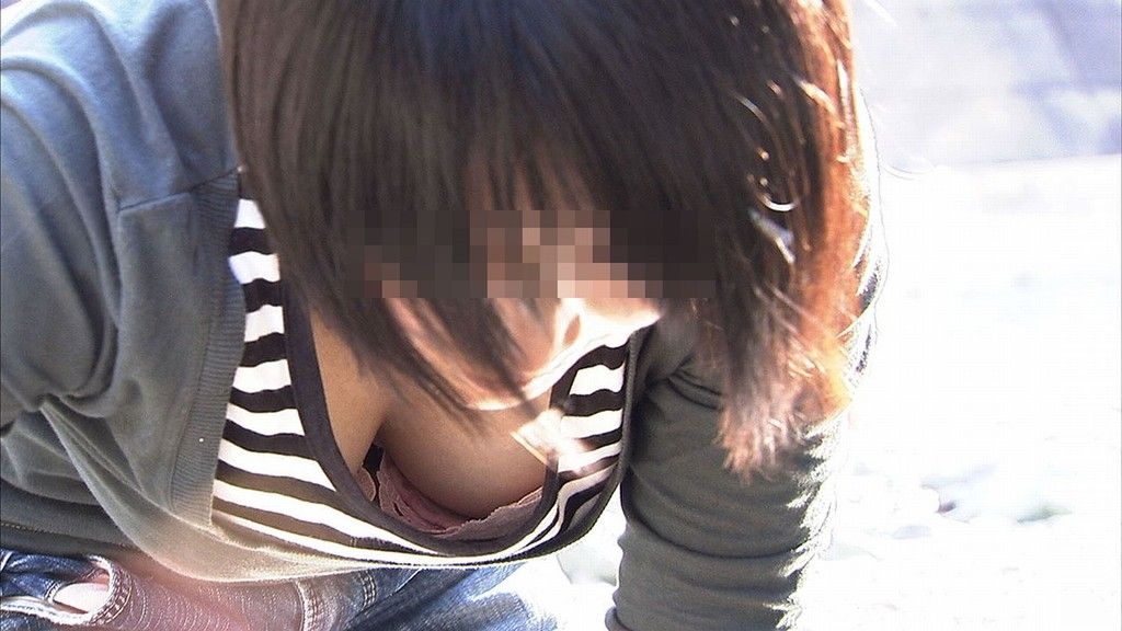 チラリというにはあまりにもボリュームがあるおっぱいだな