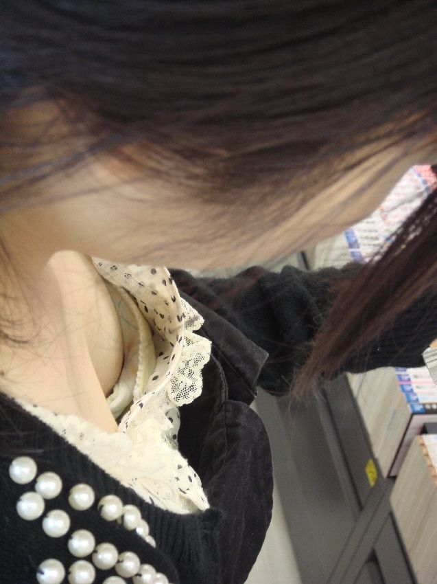 形の良い乳房がはっきり浮き出たノーブラがエロ過ぎる件4