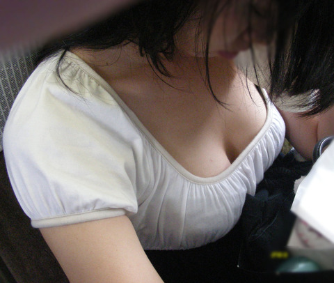 巨乳は服を着てたって完全にバレちゃう!! ボインな一般女性集まれwww