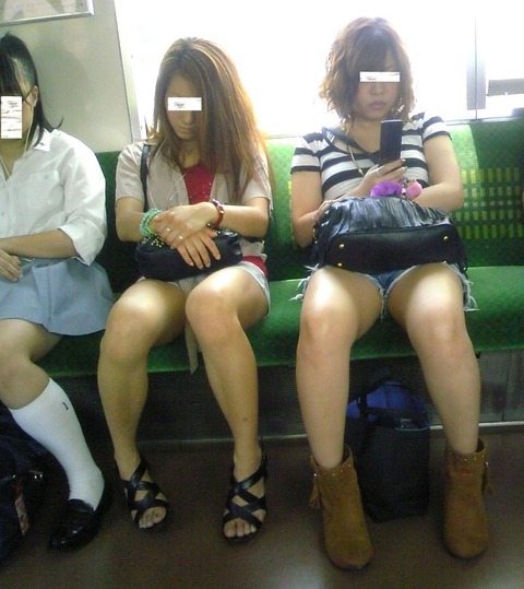 【フェチ対決】 最初のデートの時に着てきて欲しいのは ミニスカート vs ショートパンツ どっち?