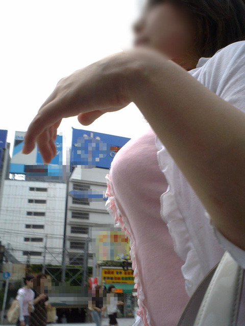 街で巨乳の女性撮ってきたから、皆で生おっぱいの想像しようぜ