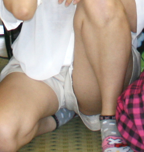 集合写真見てたら前列の女の子がパンチラしてそうだったから拡大してみた結果・・・ 【Part.2】