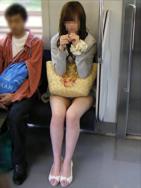 【フェチ対決】 最初のデートの時に着てきて欲しいのは ミニスカート vs ショートパンツ どっち?