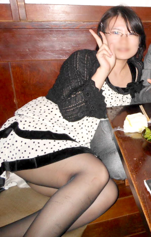 集合写真で座ってる女子を拡大・画像処理した結果