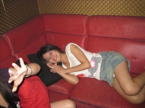 隠す気がほとんどない台湾女性たちのパンチラ写真がエロい!!