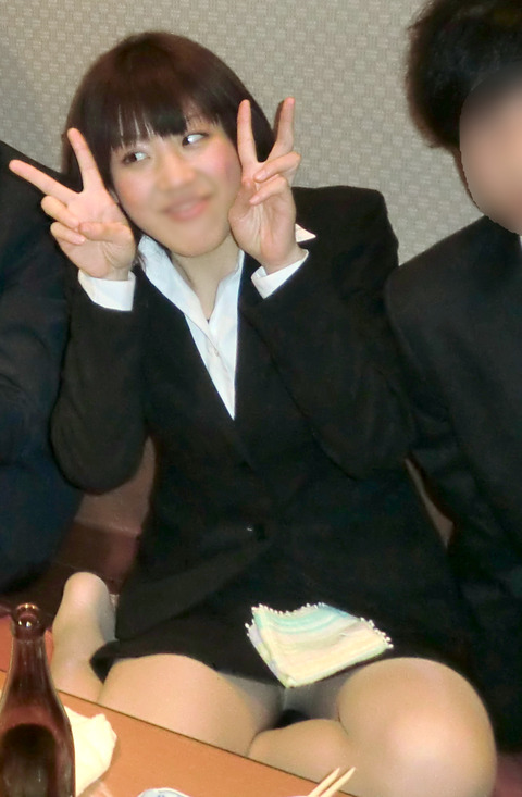 集合写真見てたら前列の女の子がパンチラしてそうだったから拡大してみた結果・・・ 【Part.2】