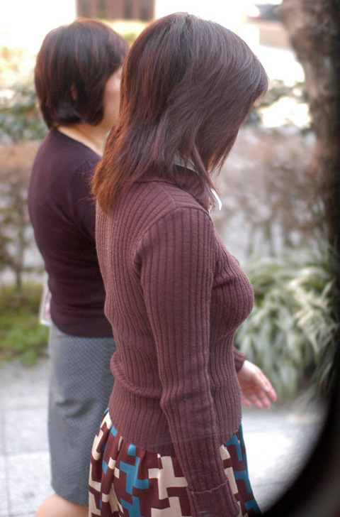 巨乳は服を着てたって完全にバレちゃう!! ボインな一般女性集まれwww
