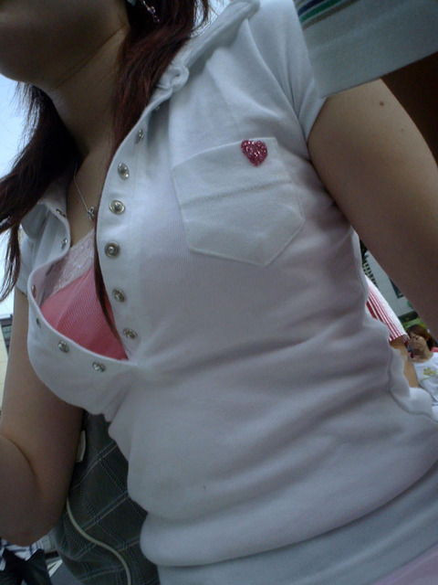 巨乳は服を着てたって完全にバレちゃう!! ボインな一般女性集まれwww