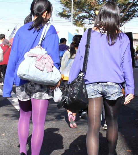 黒タイツからほのかに透けた肌がフェチ心をくすぐる女の子たち