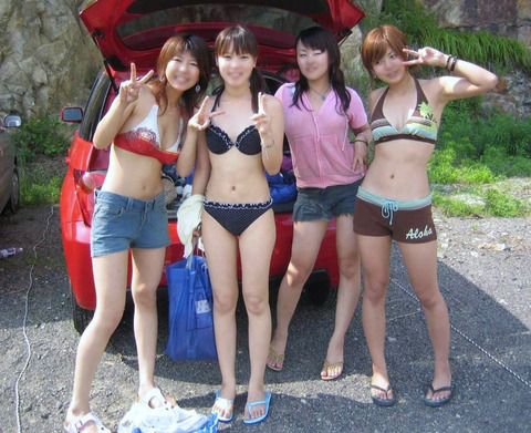これ下着じゃないの!? 最近の水着は下着みたいなデザインがあるんだね