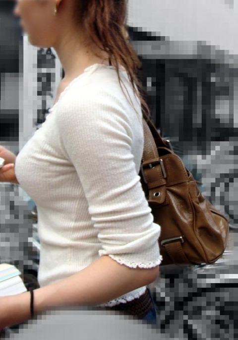 街で巨乳の女性撮ってきたから、皆で生おっぱいの想像しようぜ