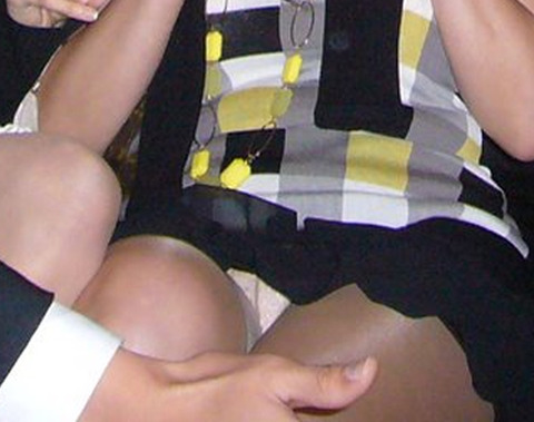 集合写真見てたら前列の女の子がパンチラしてそうだったから拡大してみた結果・・・ 【Part.2】