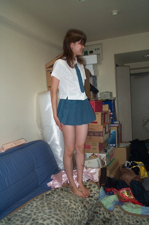 このだらしなさが逆にイイ! 生活感ありありの家庭内で撮られたエロ画像 【Part.2】