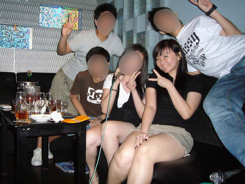 集合写真見てたら前列の女の子がパンチラしてそうだったから拡大してみた結果・・・ 【Part.2】
