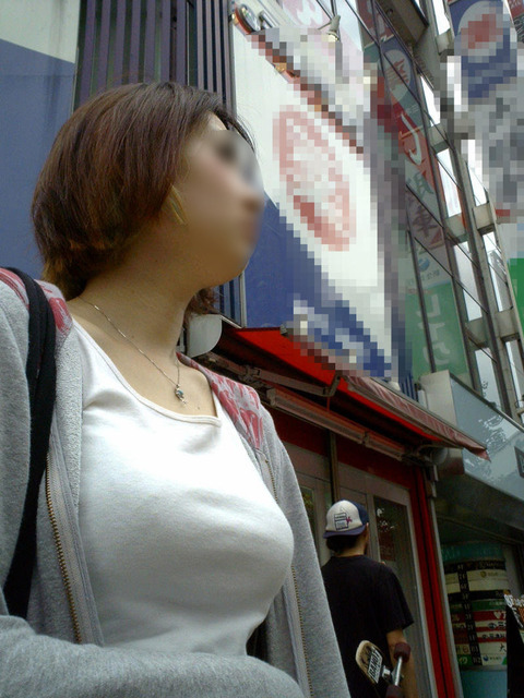 街で巨乳の女性撮ってきたから、皆で生おっぱいの想像しようぜ