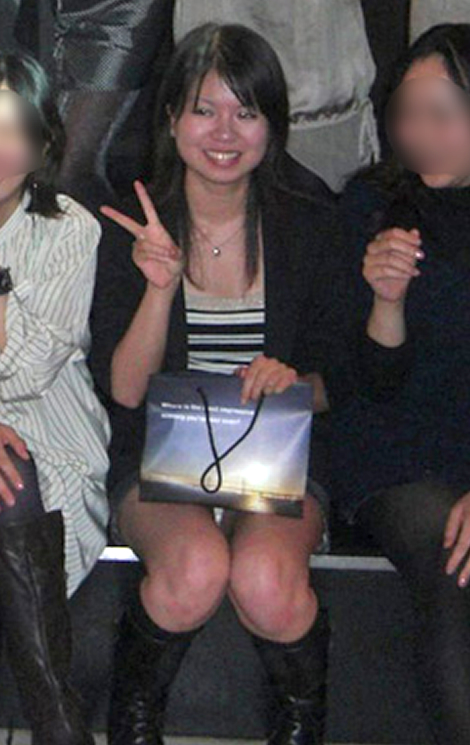 集合写真見てたら前列の女の子がパンチラしてそうだったから拡大してみた結果・・・