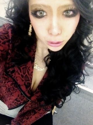 草刈正雄の娘がテレビ初出演 セクシー過ぎる風貌にスタジオ騒然