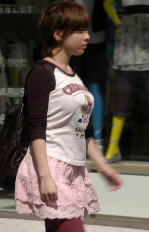 街で巨乳の女性撮ってきたから、皆で生おっぱいの想像しようぜ