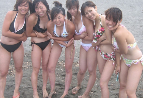 これ下着じゃないの!? 最近の水着は下着みたいなデザインがあるんだね