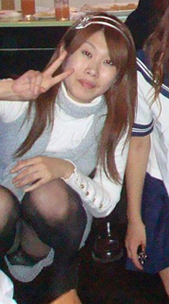 集合写真見てたら前列の女の子がパンチラしてそうだったから拡大してみた結果・・・