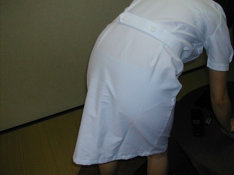 透けすぎワロタwww 下着が透けすぎて注目の的になってる女性画像