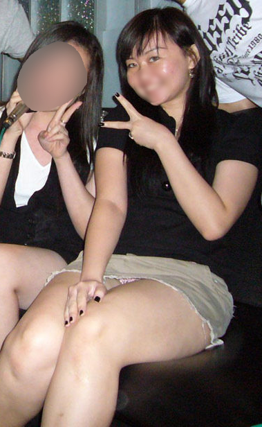 集合写真見てたら前列の女の子がパンチラしてそうだったから拡大してみた結果・・・ 【Part.2】