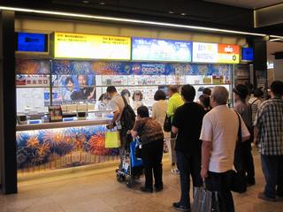 2017.7.28 南海難波駅構内1階宝くじ売場